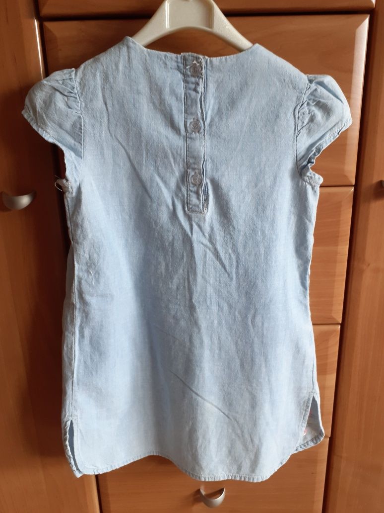 Sukienka z cienkiego i lekkiego jeansu  r.104 cm Pepco dzinsowa