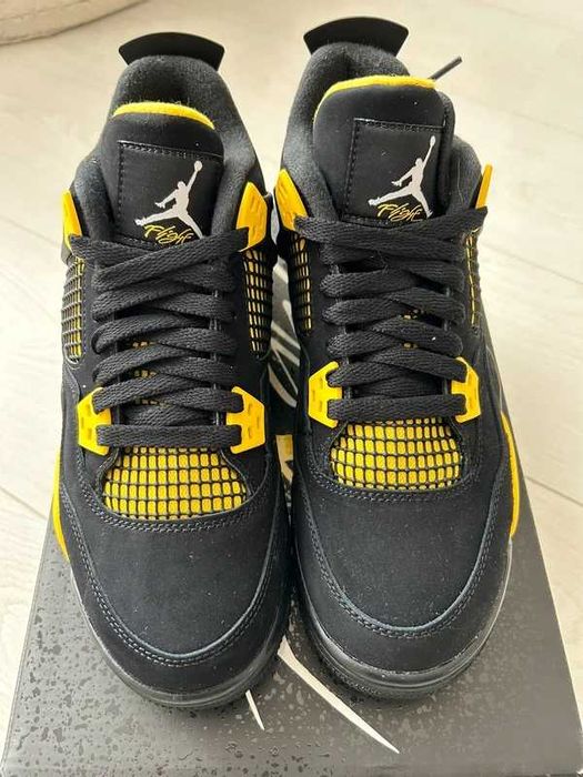 Buty koszykówki Jordan 4 Thunder R.39