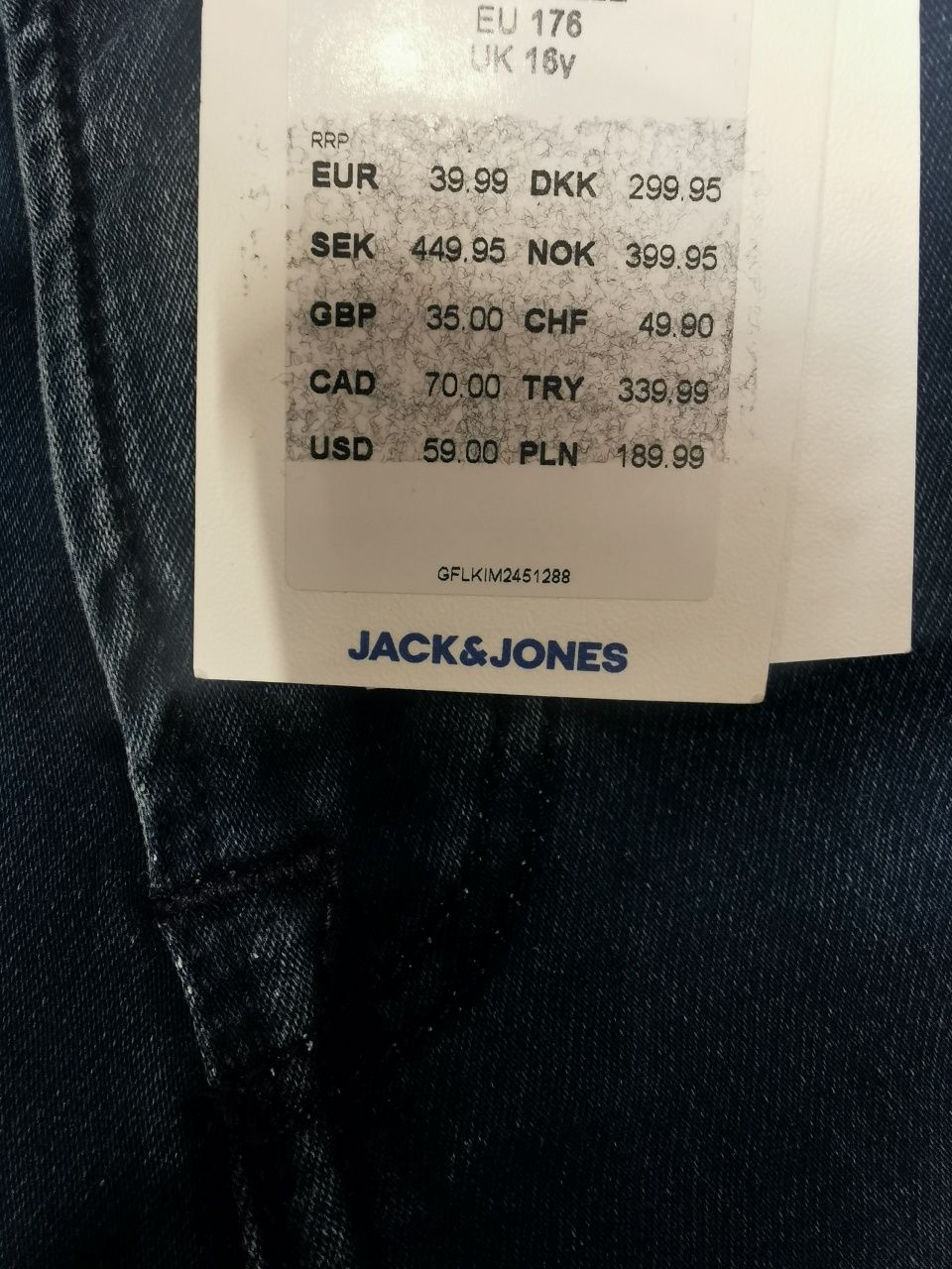 Spodenki jeansowe firmy JACK&JONES w rozmiarze na 176cm.