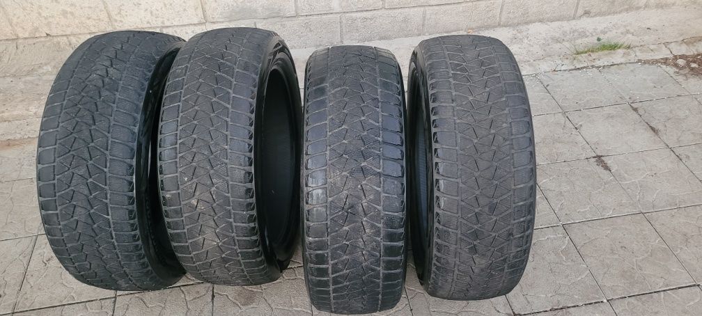 Резина Bridgestone blizzak DM-V2 235/55 R20 (зима)