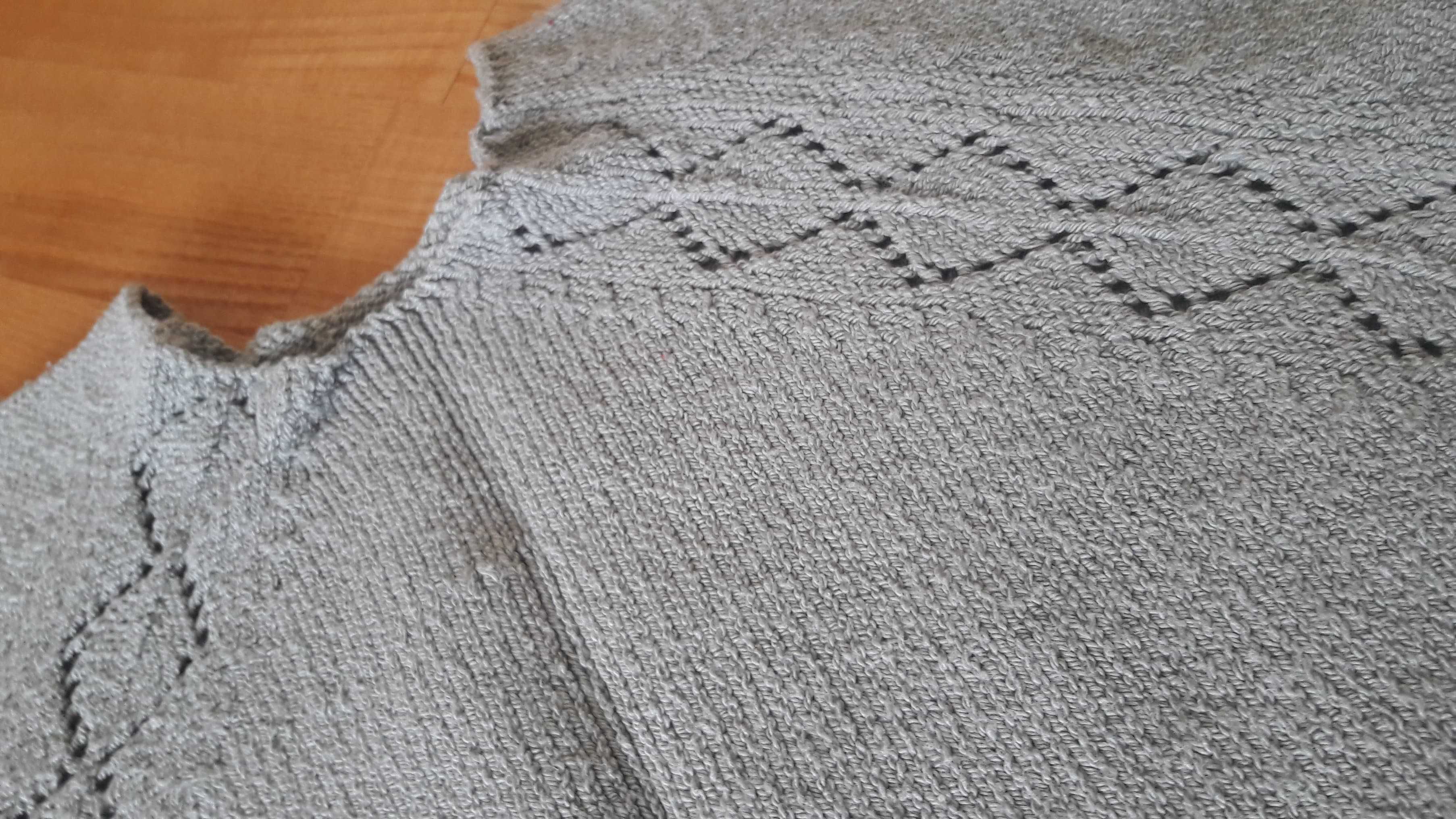 Sweterek ażurowy wzór jasne khaki S