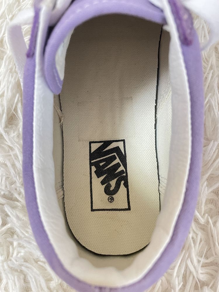 Vans purpule.