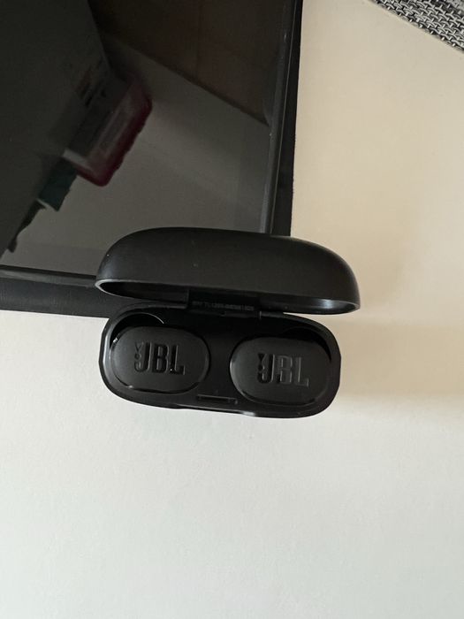 Fones JBL em estado de novo