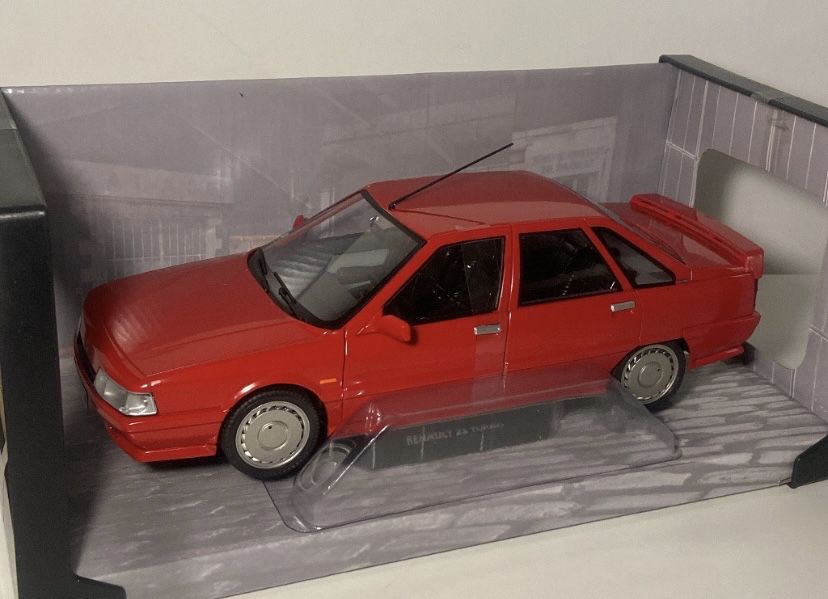 Sprzedam model 1:18 Renault 21 Turbo Solido