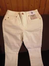 białe i kremowe jeansy