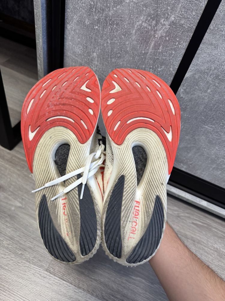 Кросівки New Balance FuelCell RC Elite v2