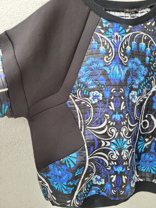 Czarno niebieska lekka śliska bluza w kwiaty połyskowa River Island M