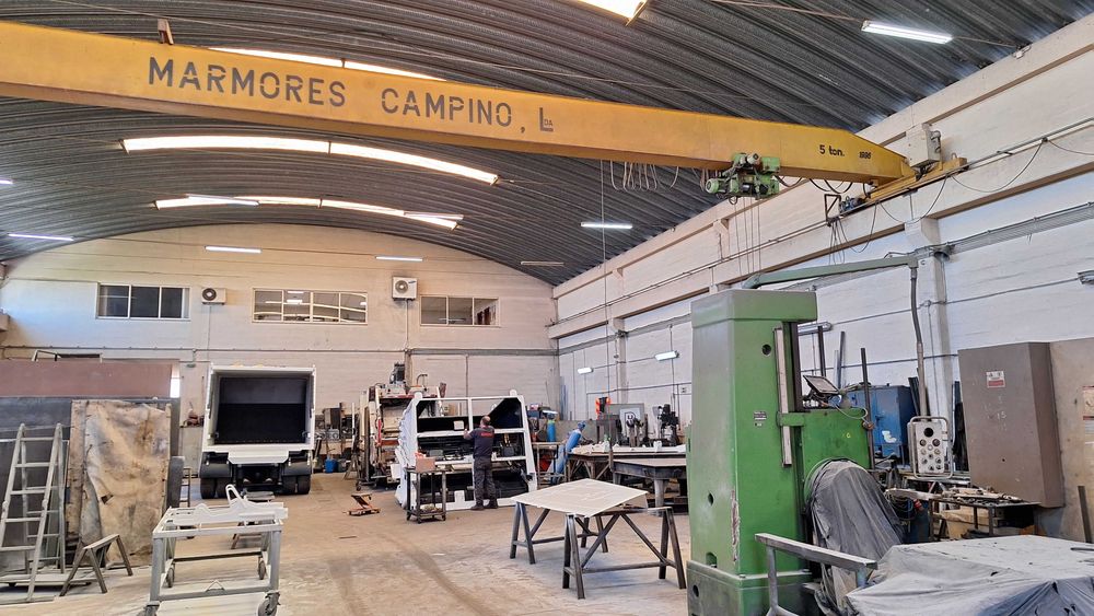Nave industrial com ponte rolante de 5 TON + lote contíguo livre