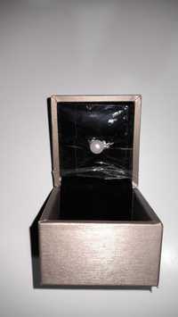 Srebrny pierścionek z perłą słodkowodną 6mm