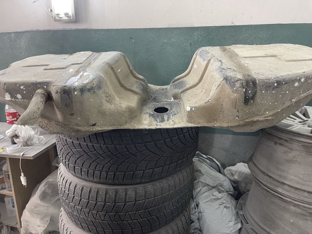 Бак bmw e38 в хорошому стані