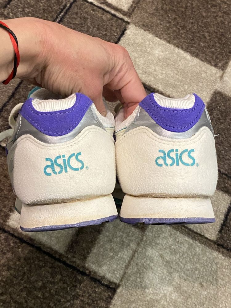 Кроссовки asics