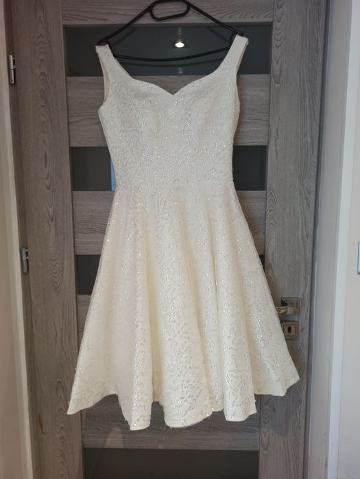 Sukienka ślubna wiązana