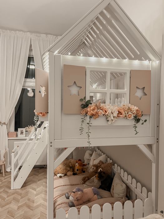 Bajkowe łóżko piętrowe domek