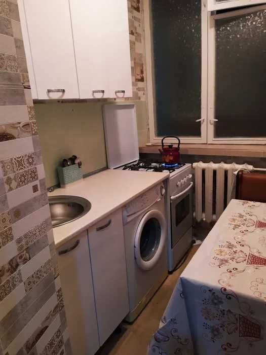 Оренда однокімнатної квартири на Воскресенці. Метро 15 хвилин.