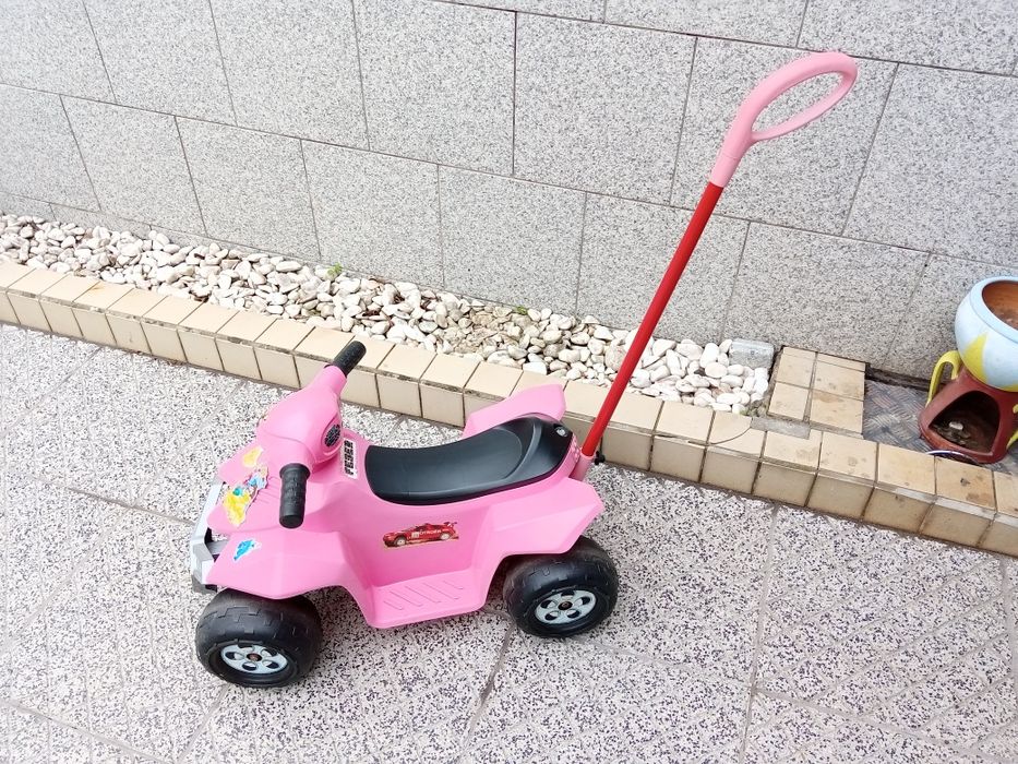 Bicicleta+trotinetes+carro de criança