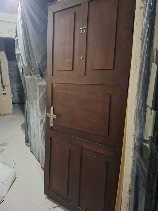 Вхідні двері в гарному стані