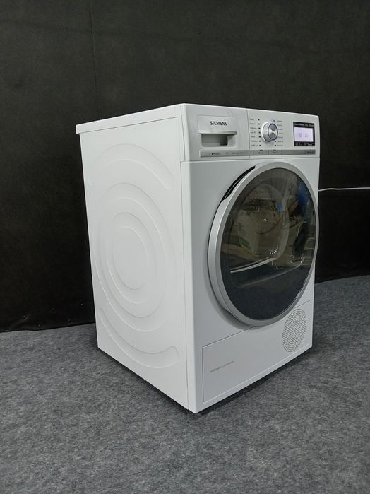 Це сушильна машина Siemens iQ800 WT47Y701.