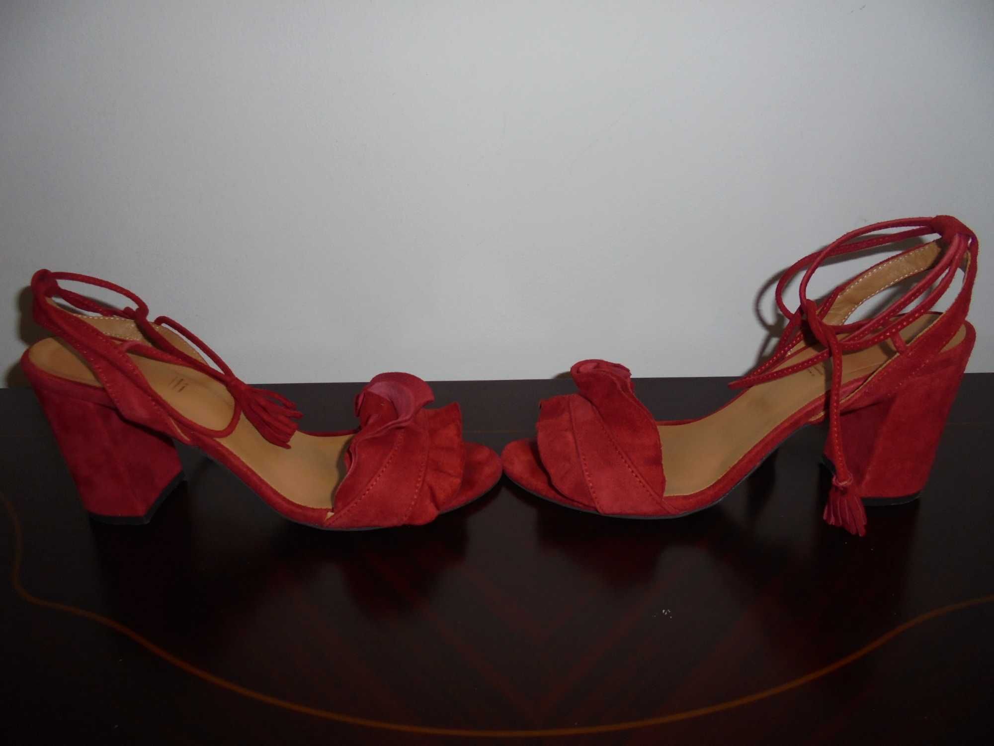 sandálias de mulher cor vermelho