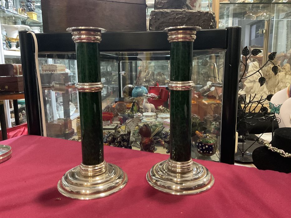 Par de candelabros casquinha italiano 21 cm.    Anúncios abaixo