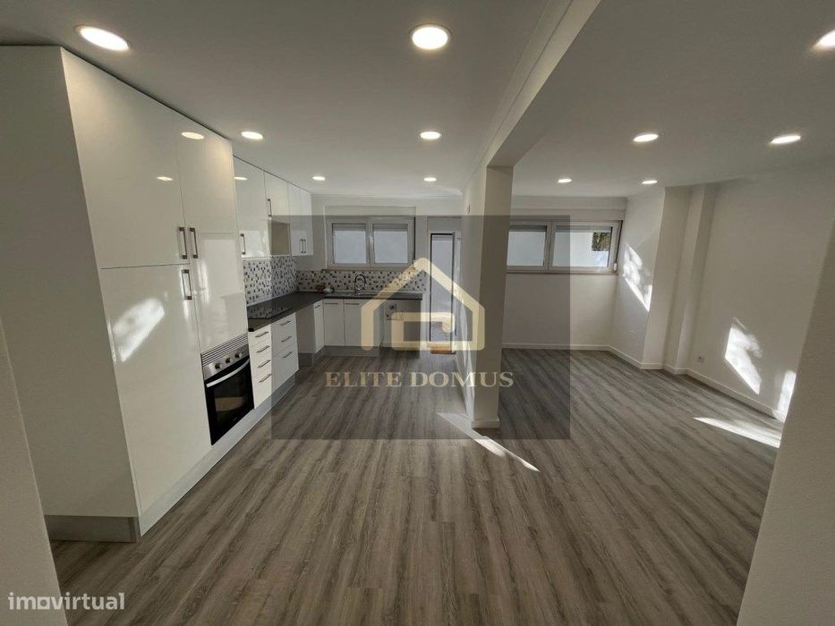 T2 com terraço, totalmente remodelado, Alfornelos!