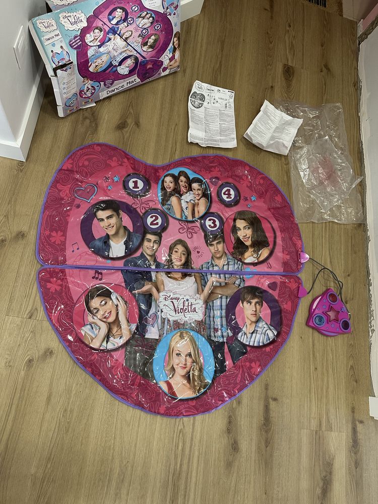 Jogo/ tapete som e dança da Violetta