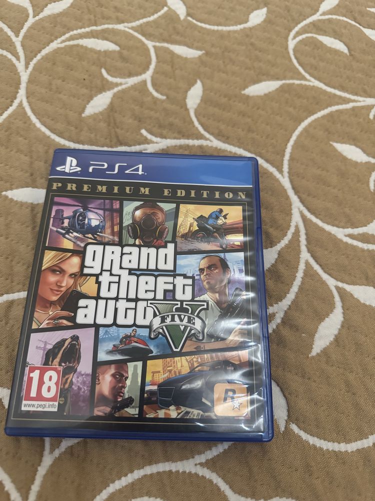 PlayStation 4 + dois comandos + 5 jogos