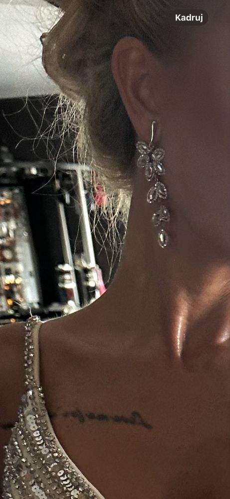 Eleganckie srebrne kolczyki w kształcie liści Swarovski
