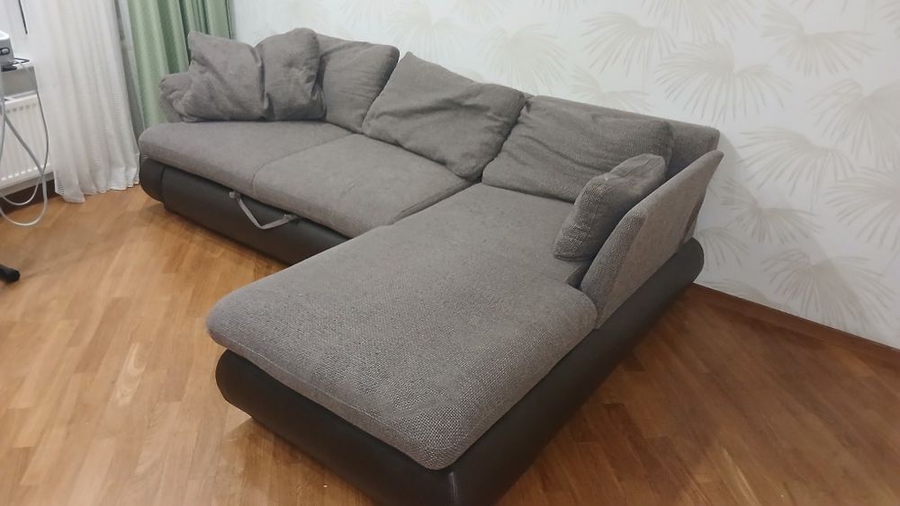 Продам срочно итальянский диван в идеальном состоянии с подушками