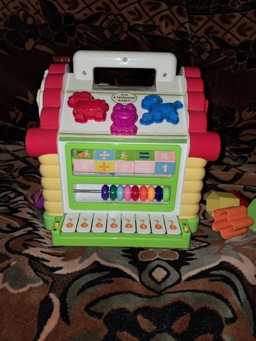 Розвиваючі іграшки будинок та пірамідка