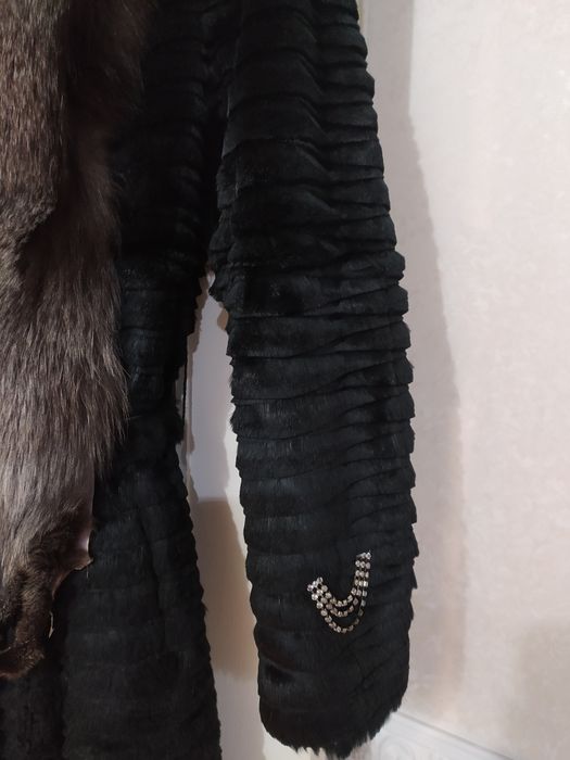 Продам женскую шубу