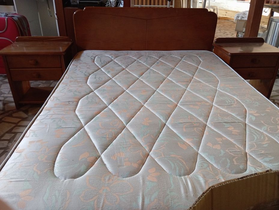 Cama de casal em pinho