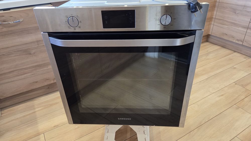 Piekarnik do zabudowy Samsung NV75K3340RS