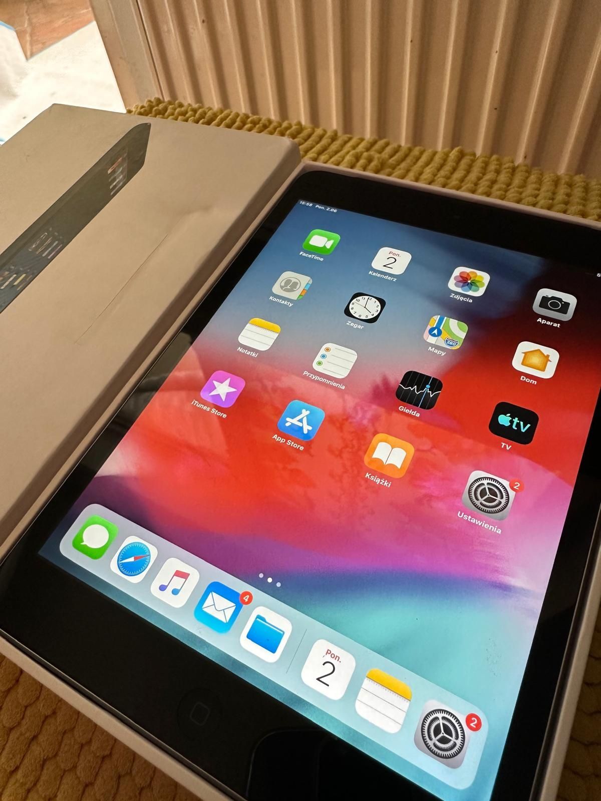Ipad mini 2 z karta SIM, idealny na oglądanie i na auto, (mapy youtube