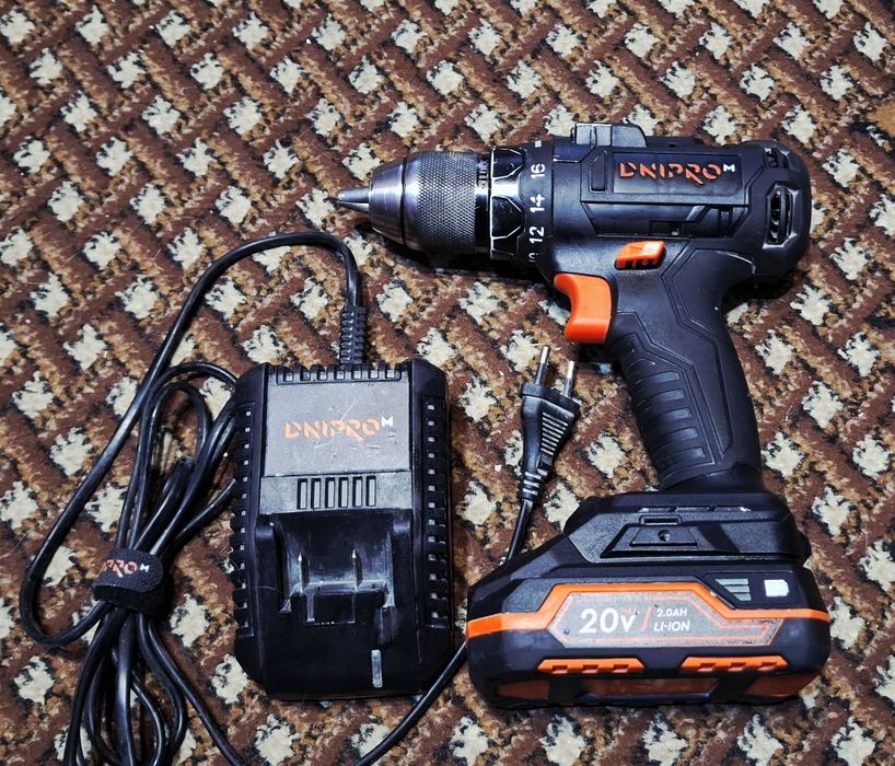 Шуруповерт Днипро м BC200 ultra