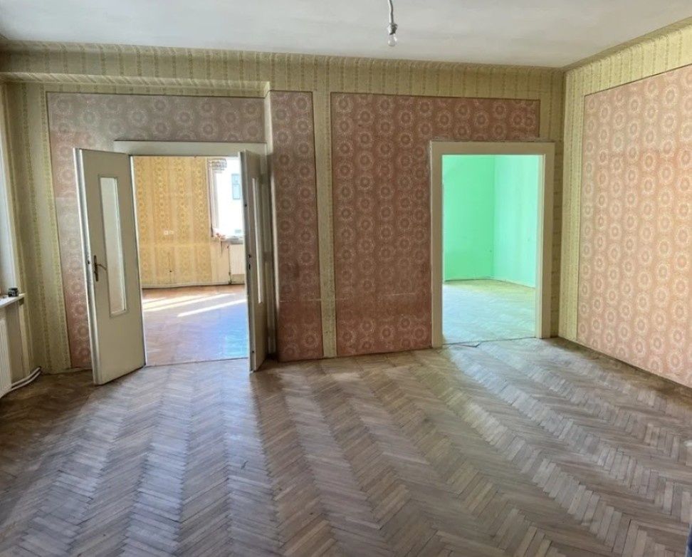 Продаж чотирьох кімнатної квартири в центральній частині м. Мукачево