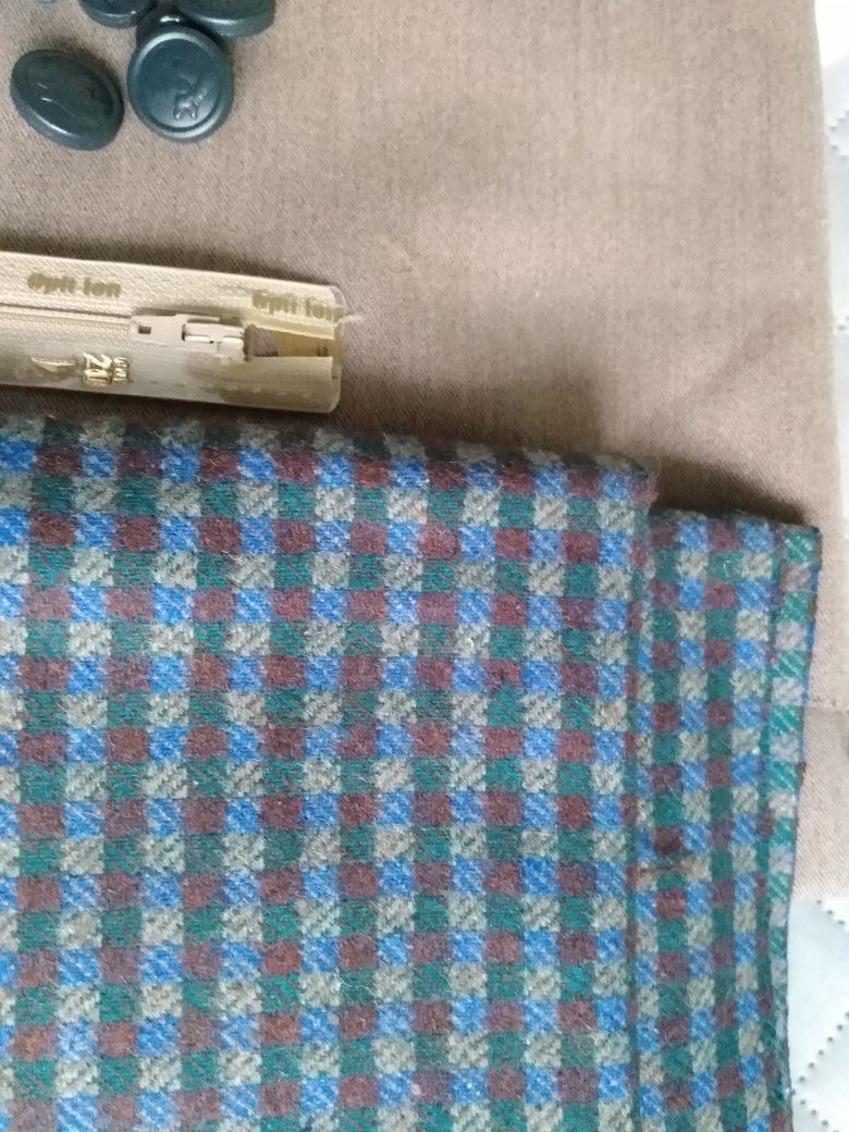 Kupon materiałów na żakiet i spódniczkę z podszewką zamkiem guzikami