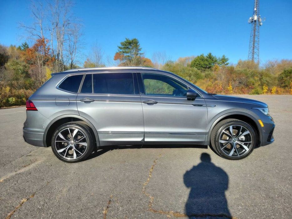 Volkswagen Tiguan SEL R-Line 4Motion      2024