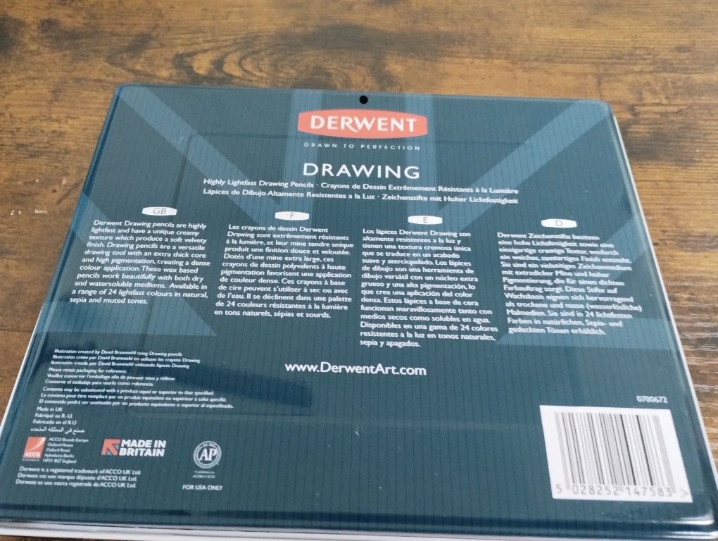 Derwent Drawing 24 światłoodporne kredki artystyczne