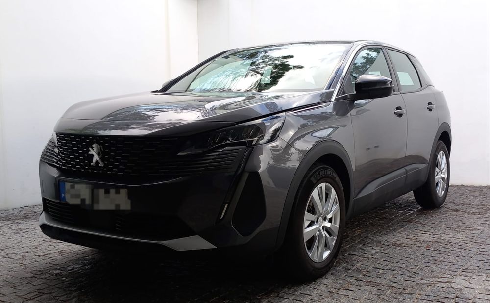 Luxo e conforto num carro em estado impecável pronto para viajar