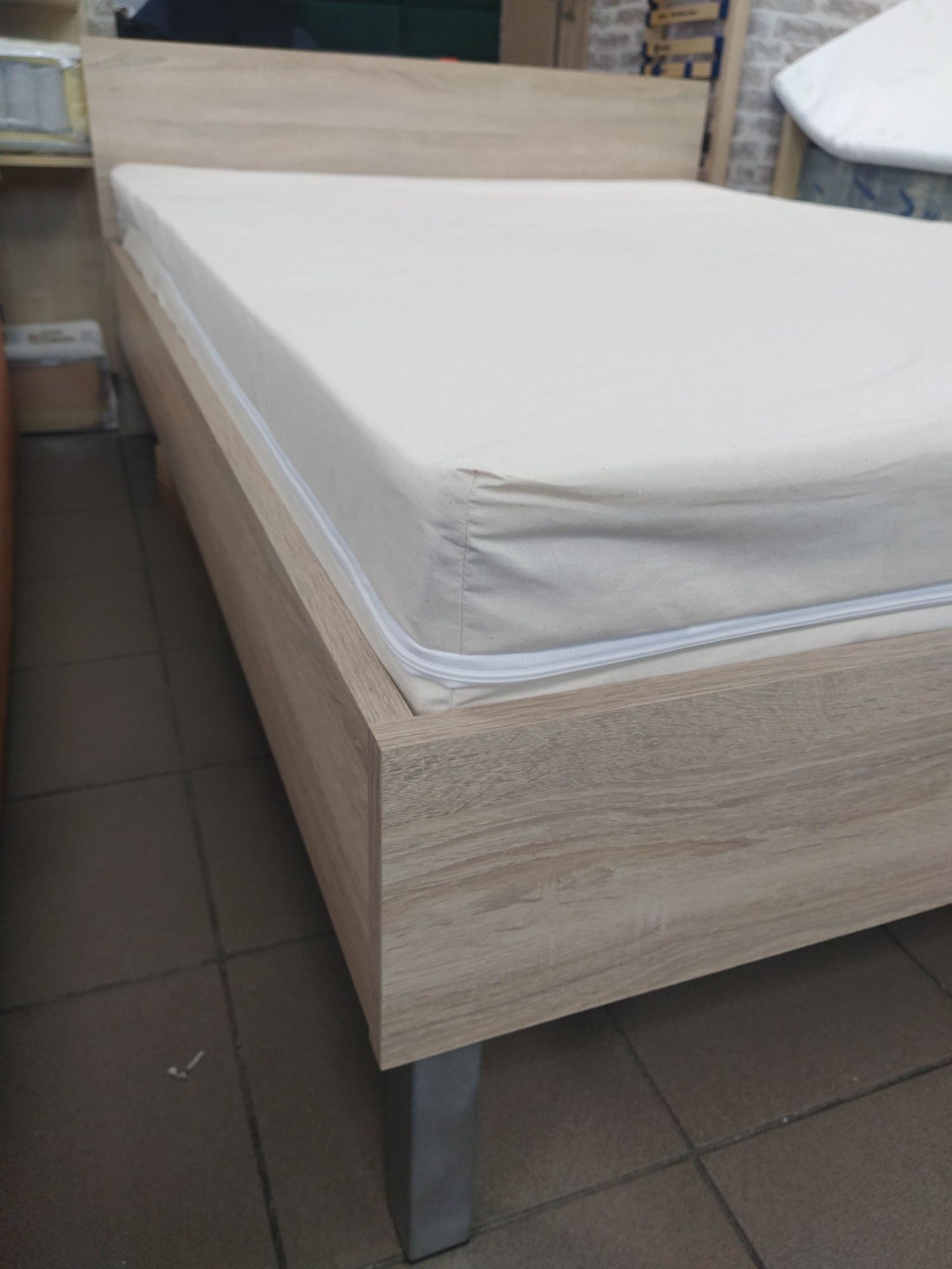 Nowe łóżko z materacem 140x200