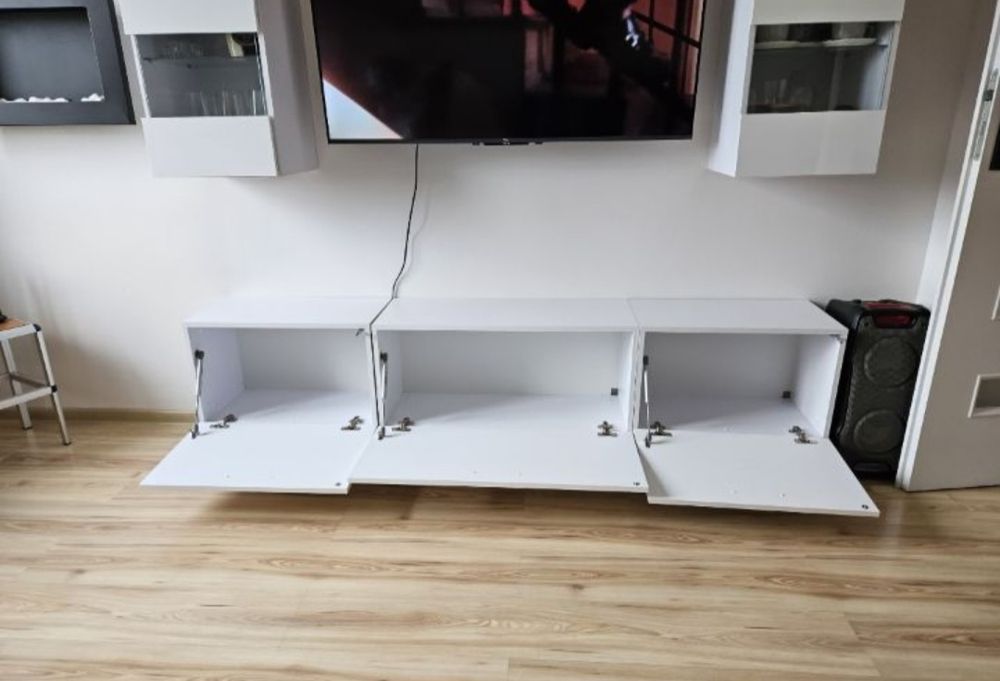 Szafka rtv wisząca
