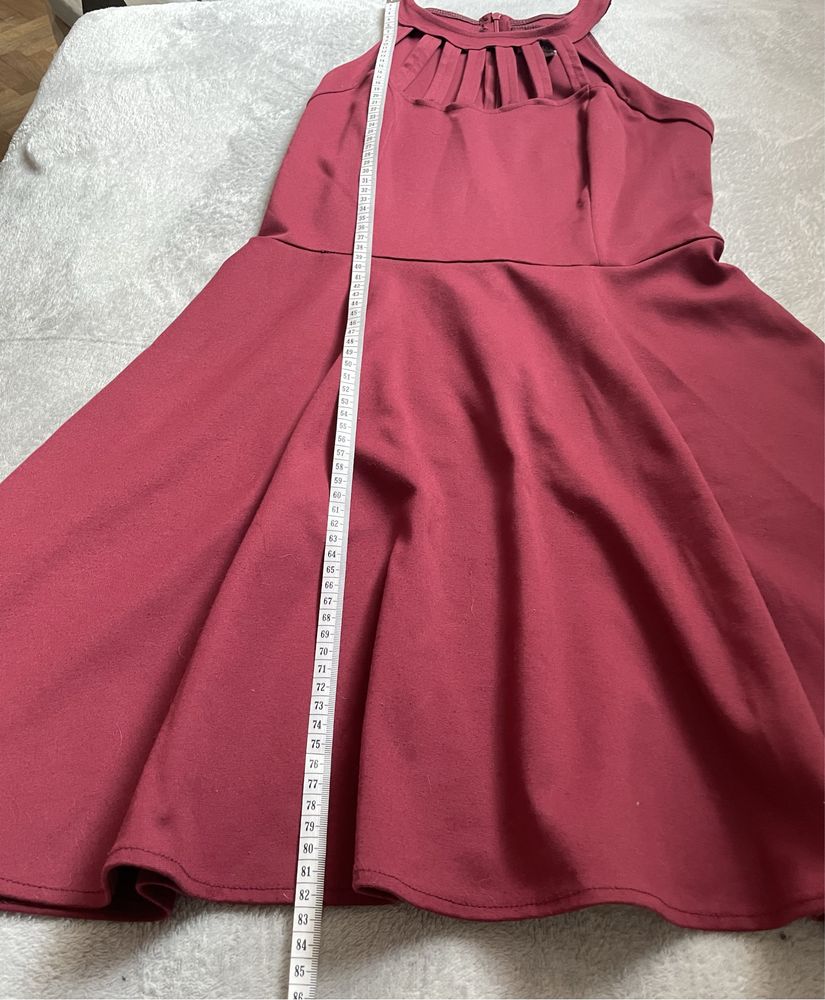 Sukienka z dekoltem halter