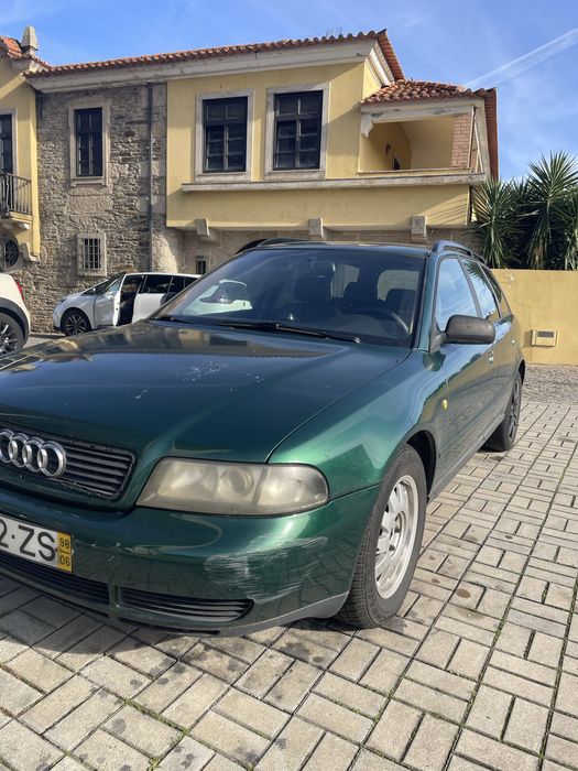 Carrinha Audi A4 Avant verde escura