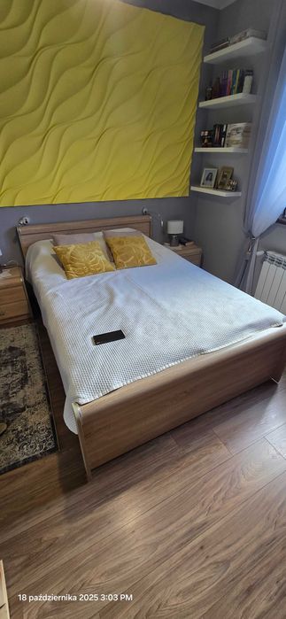 Komplet mebli do sypialni, łóżko plus materac szafki komody