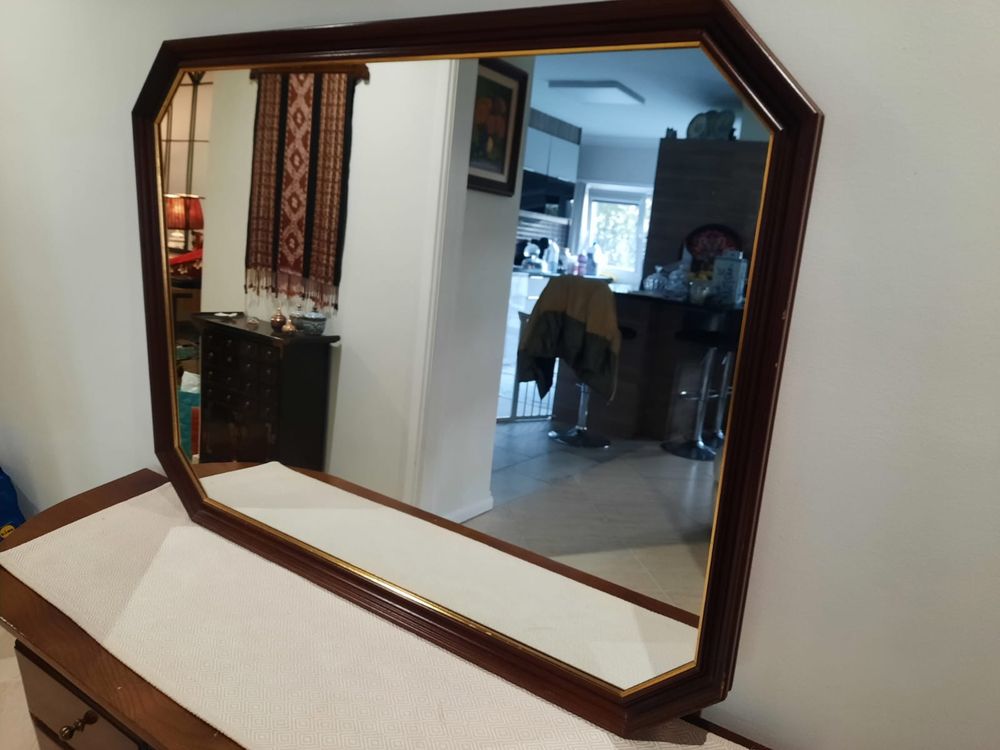 Espelho de sala em madeira