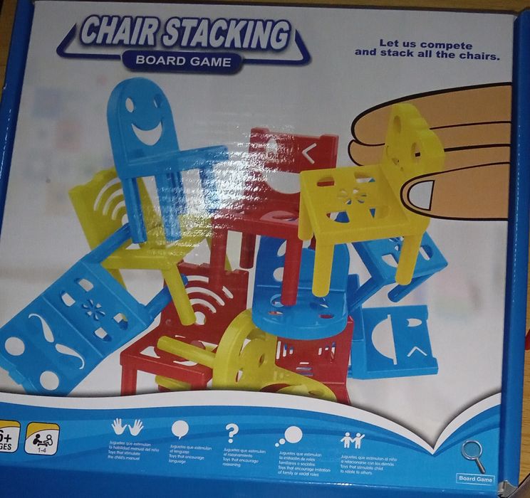 Гра зі стільцями: чия вежа вища?