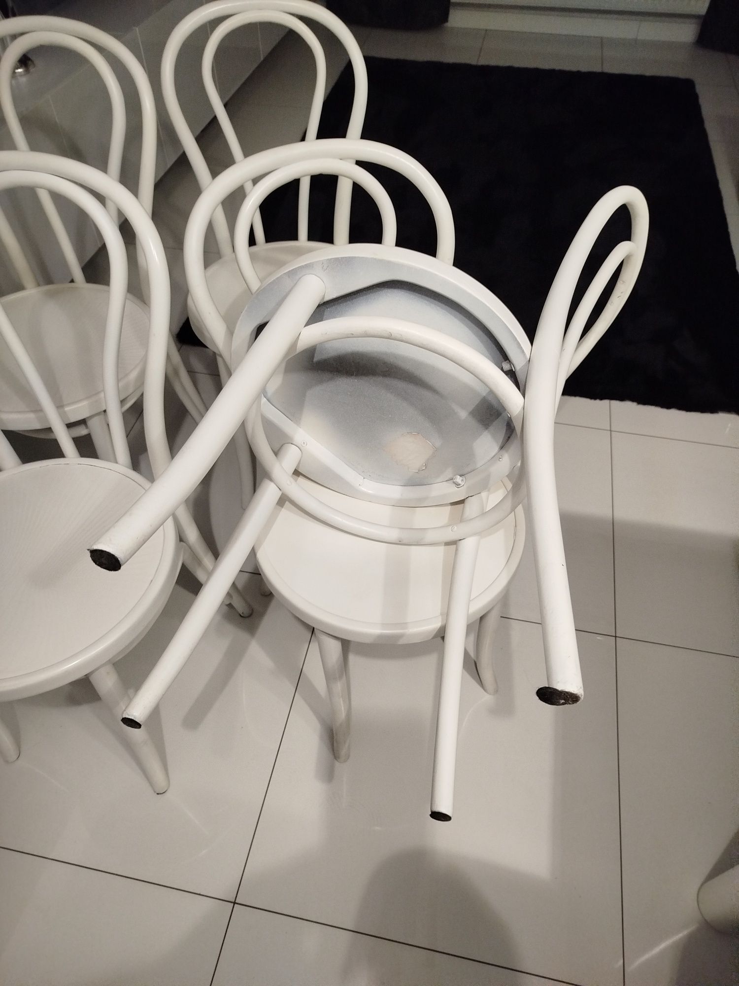Sprzedam krzesła z drewna nie plastikowe