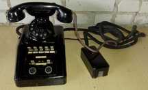 Stary telefon z centrala  .