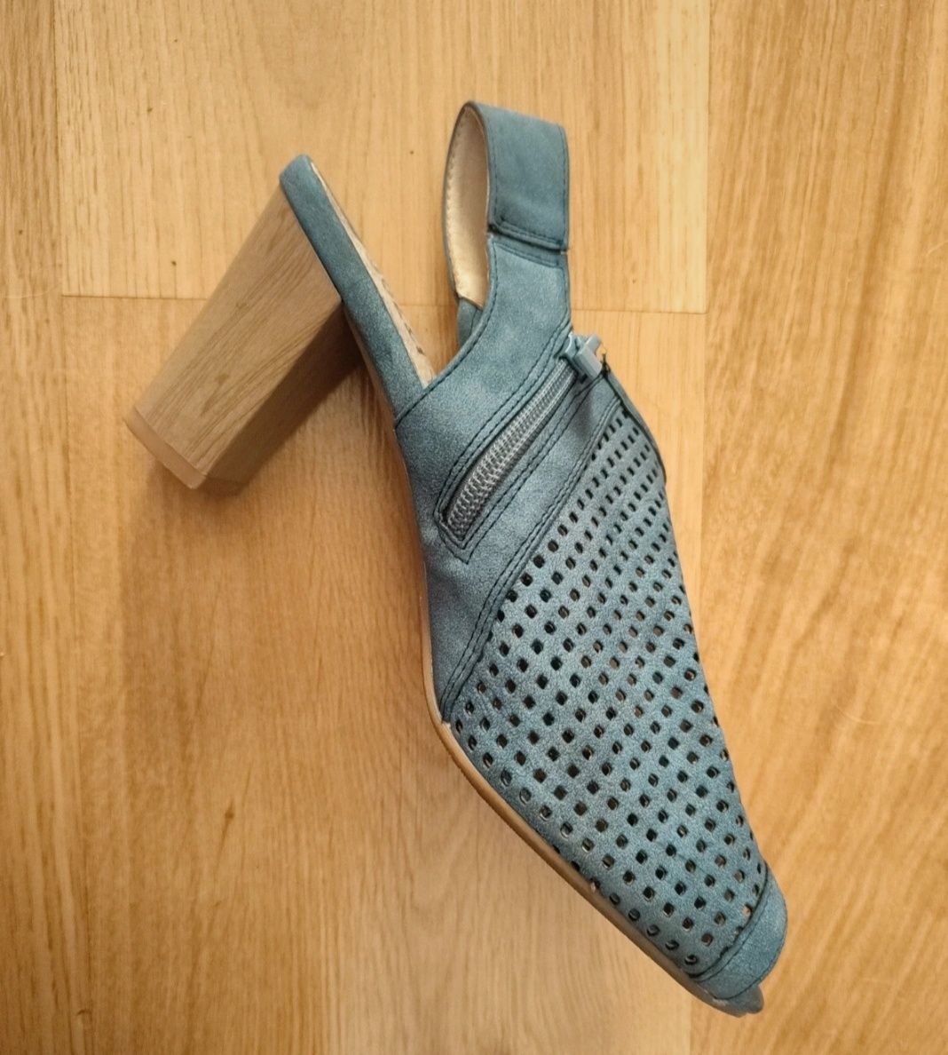 Buty na słupku r.39