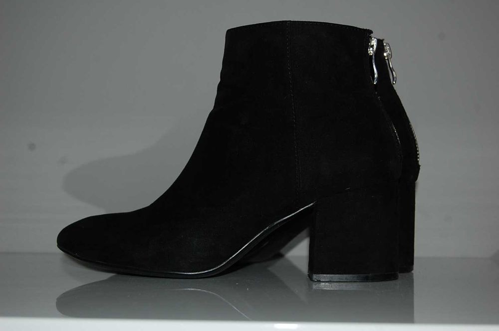 Zamszowe botki r 38 czarne na klocku